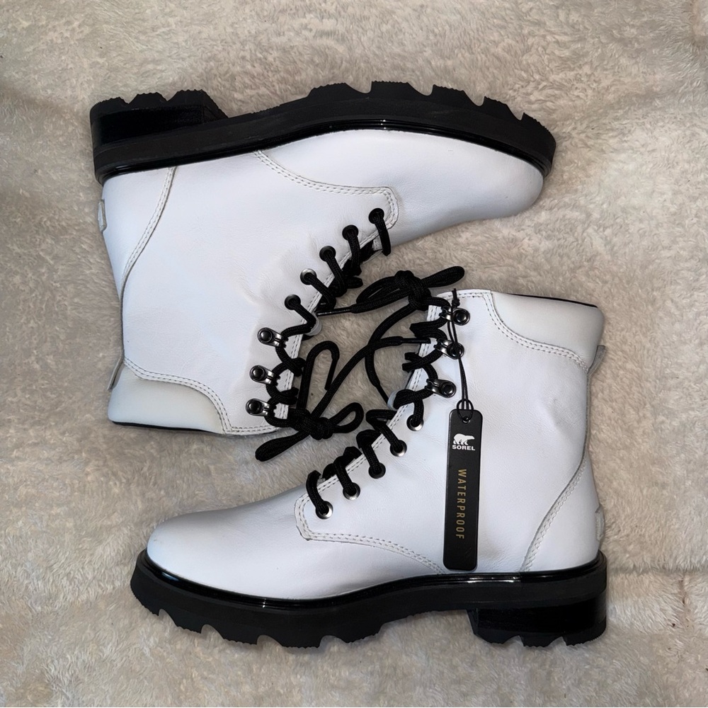 Sorel waterproof BNWT combat boots, women’s 9.5